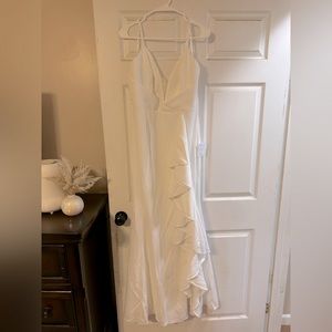 Lulu’s white dress